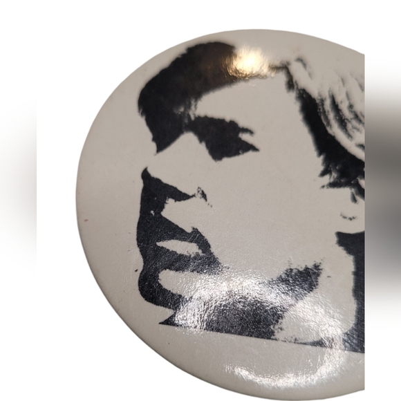 Vintage Andy Warhol Pin - Picture 4 of 9